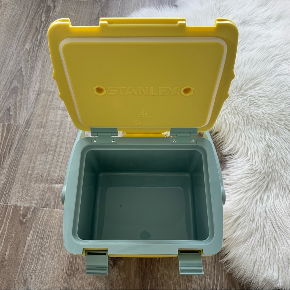 💛 STANLEY Easy-Carry Outdoor Cooler 7 QT Pomelo - Picture 14 of 16